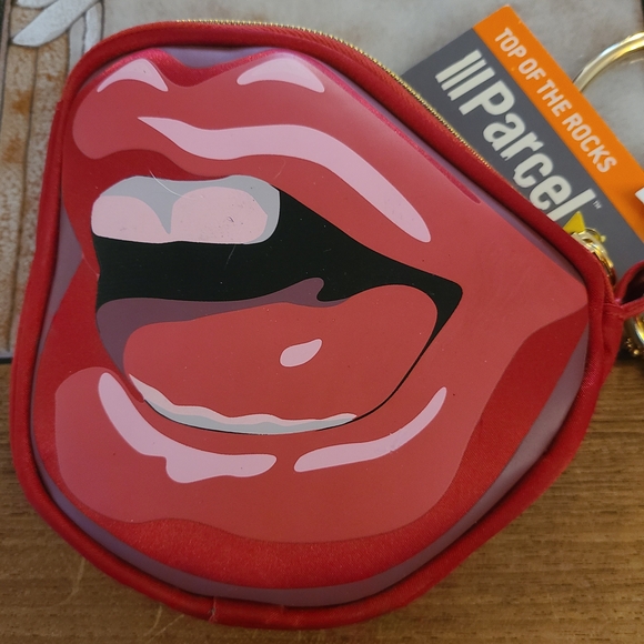 Lip-Shaped Red Bag - Picture 7 of 12